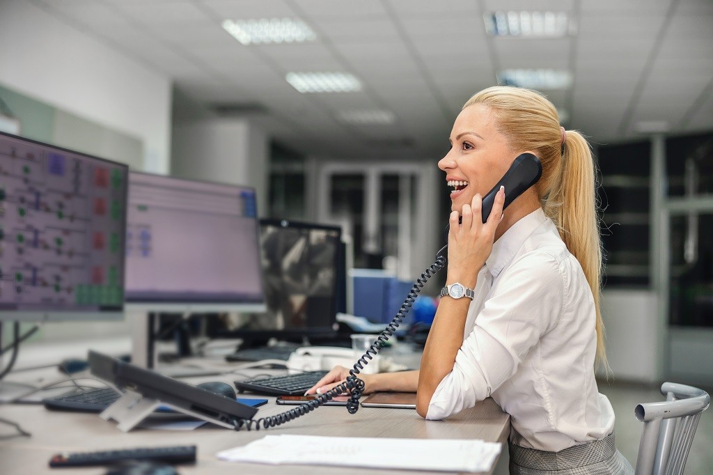 businesswoman-phone